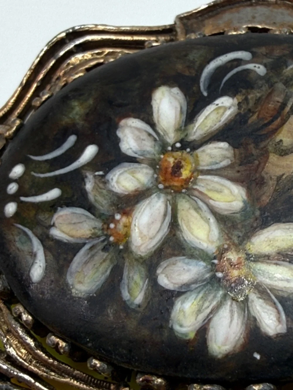 N/A oval brooch